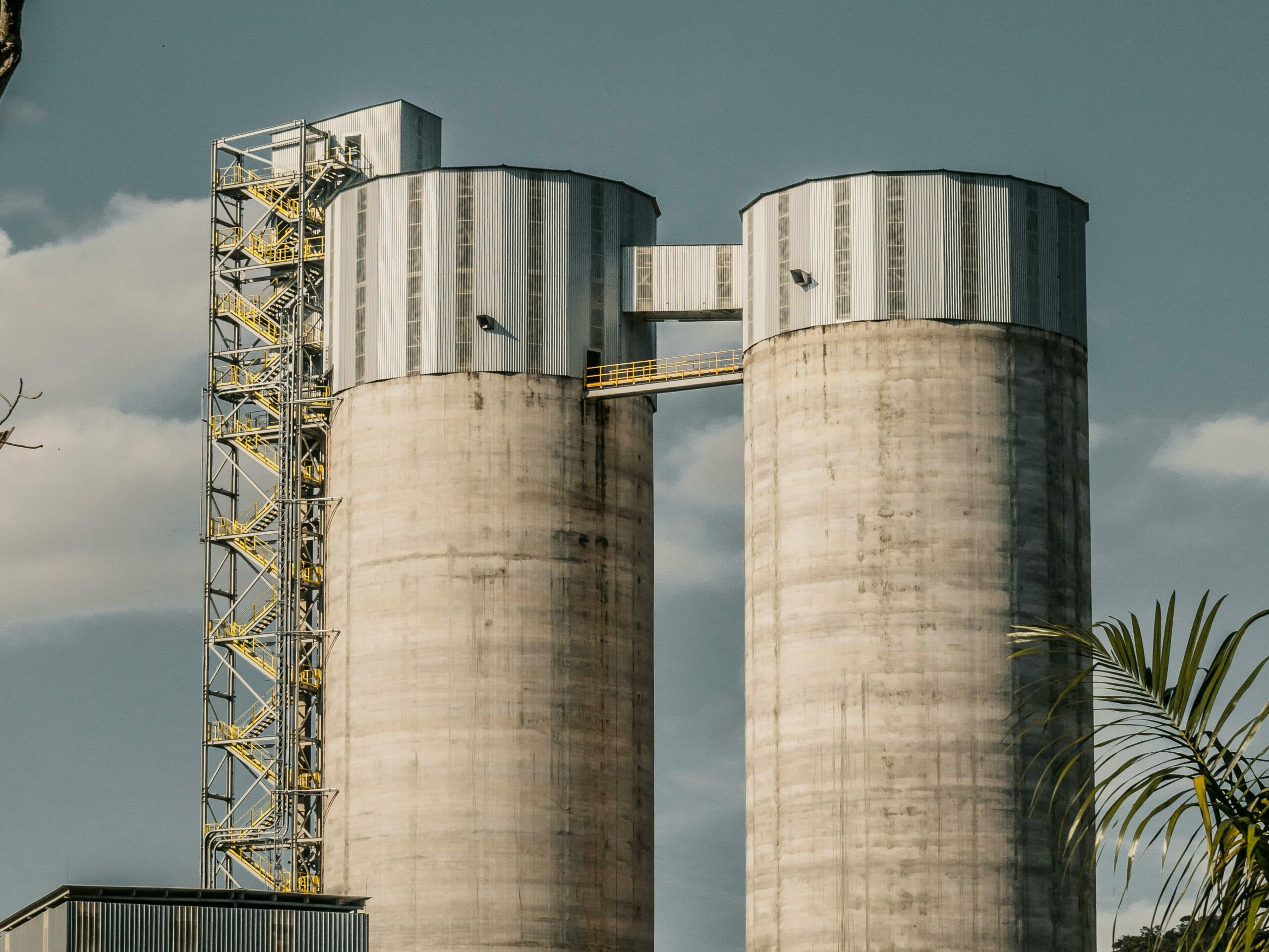 Cement level measurement concrete silos